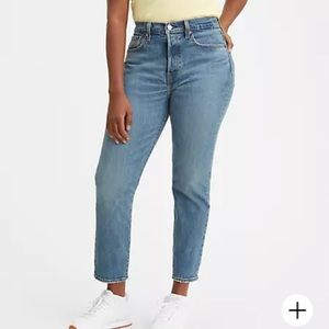 Levi’s Wedgie Ankle Jean